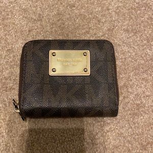 Michael Kors Zipped Wallet w/Coin slot